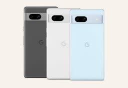 google pixel 7a در زغال چوب، برف و دریا در پس زمینه بژ